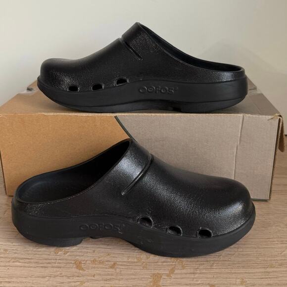 ￼OOFOS OOCLOOG ‘Triple Black’ Clog Comfort Sandal- Men 6- W 8 main image 11